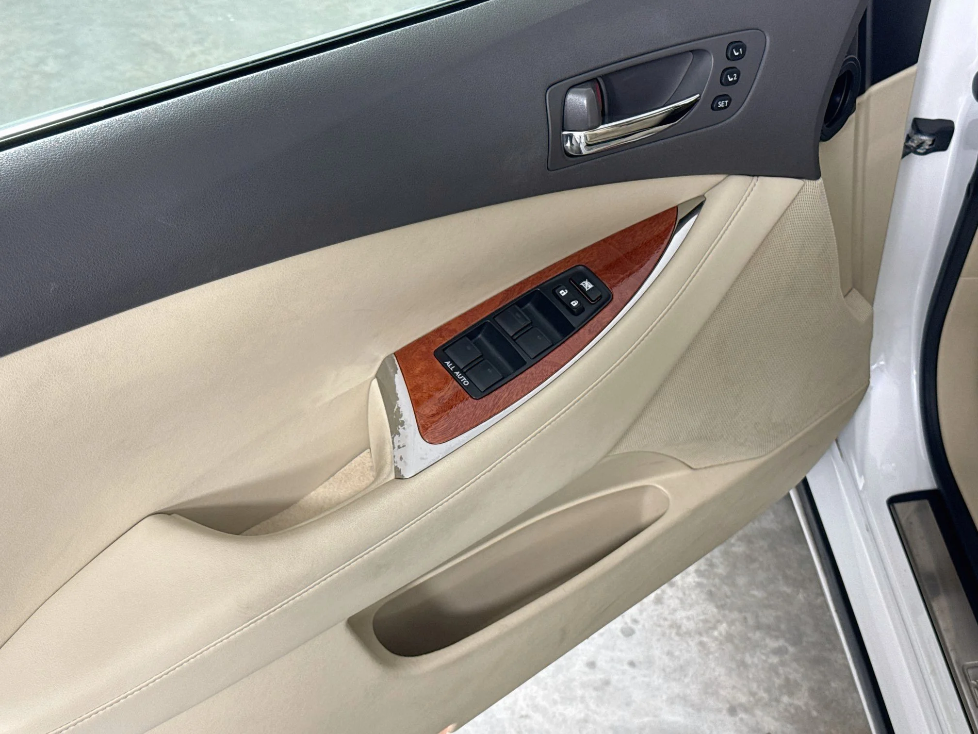 Used 2010 Starfire Pearl Lexus 350 image 18