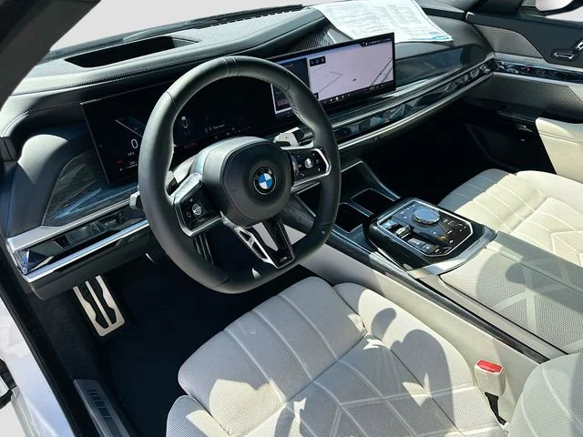 Used 2023 White BMW 760i xDrive image 9