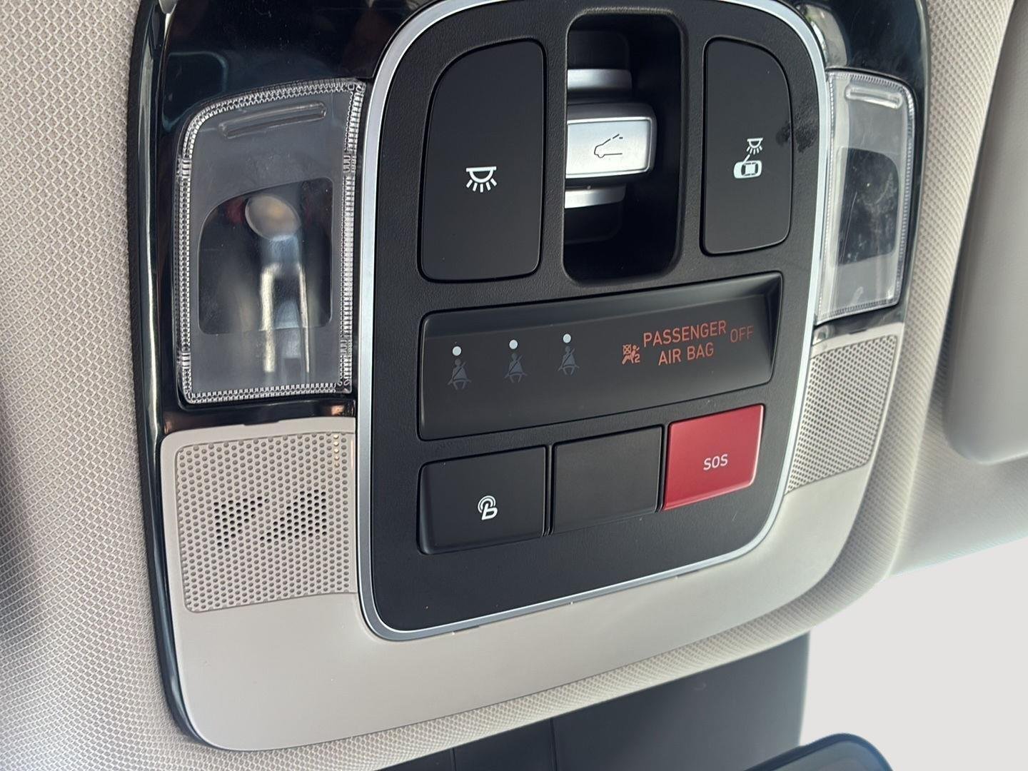 Used 2024 White Pearl Hyundai SEL image 34