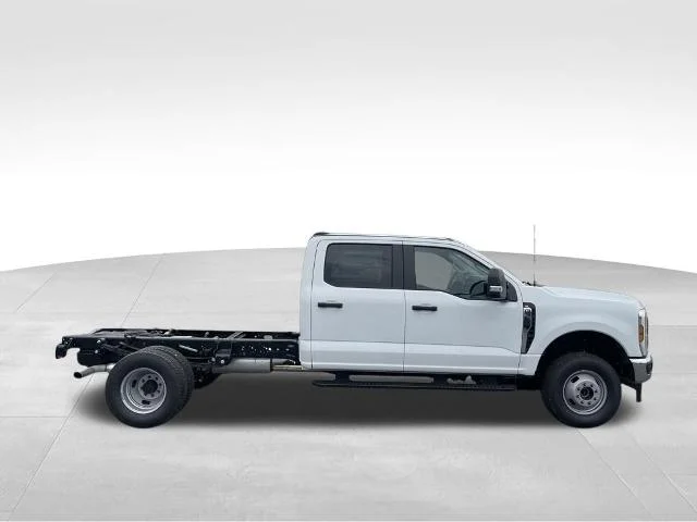 New 2026 Oxford White Ford F-350® XL image 12