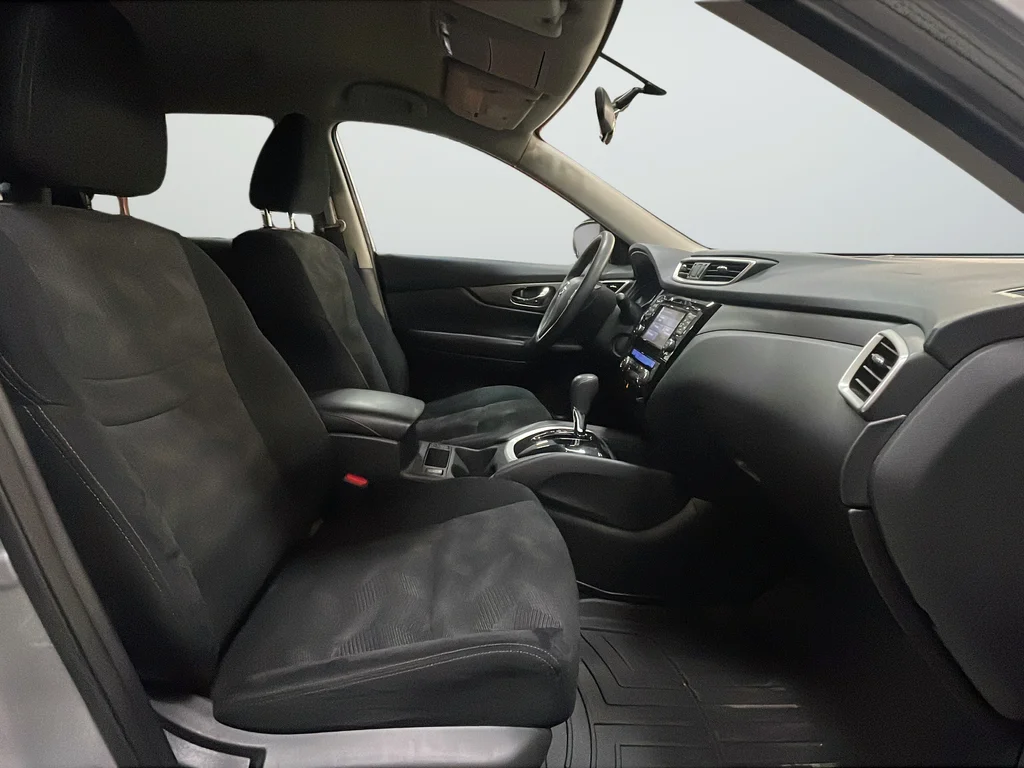 Used 2015 Silver Nissan SV image 26