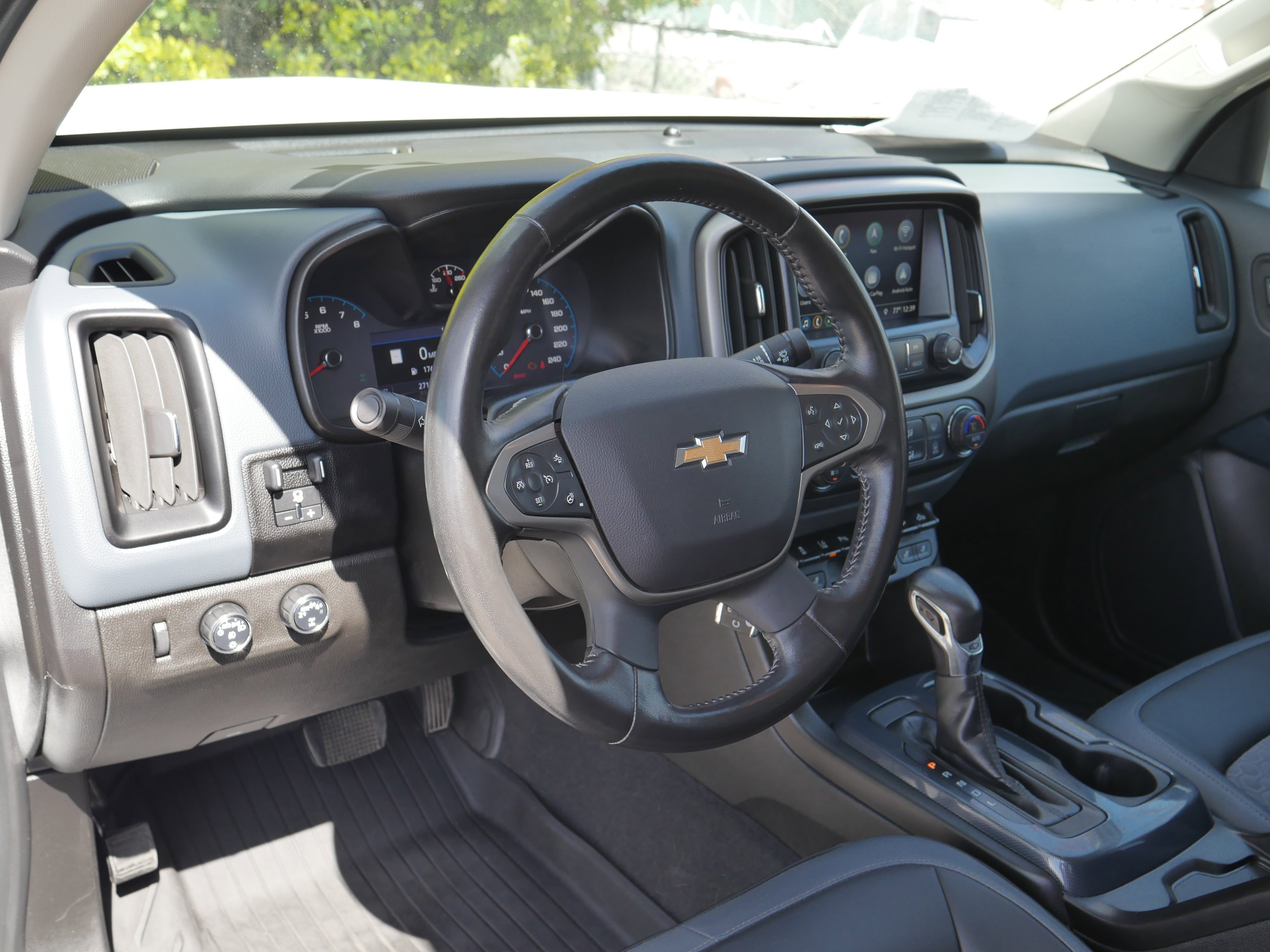 Used 2022 Summit White Chevrolet 4WD Z71 image 4