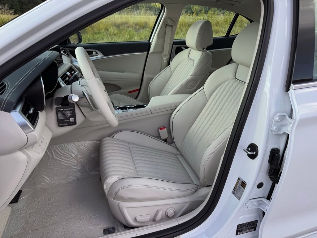 New 2026 White Genesis 2.5T PRESTIGE image 16