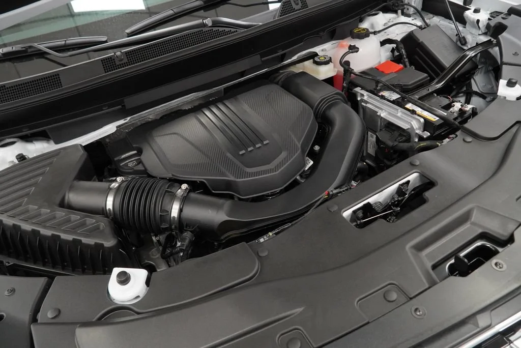 New 2027 Summit White Chevrolet LT image 38
