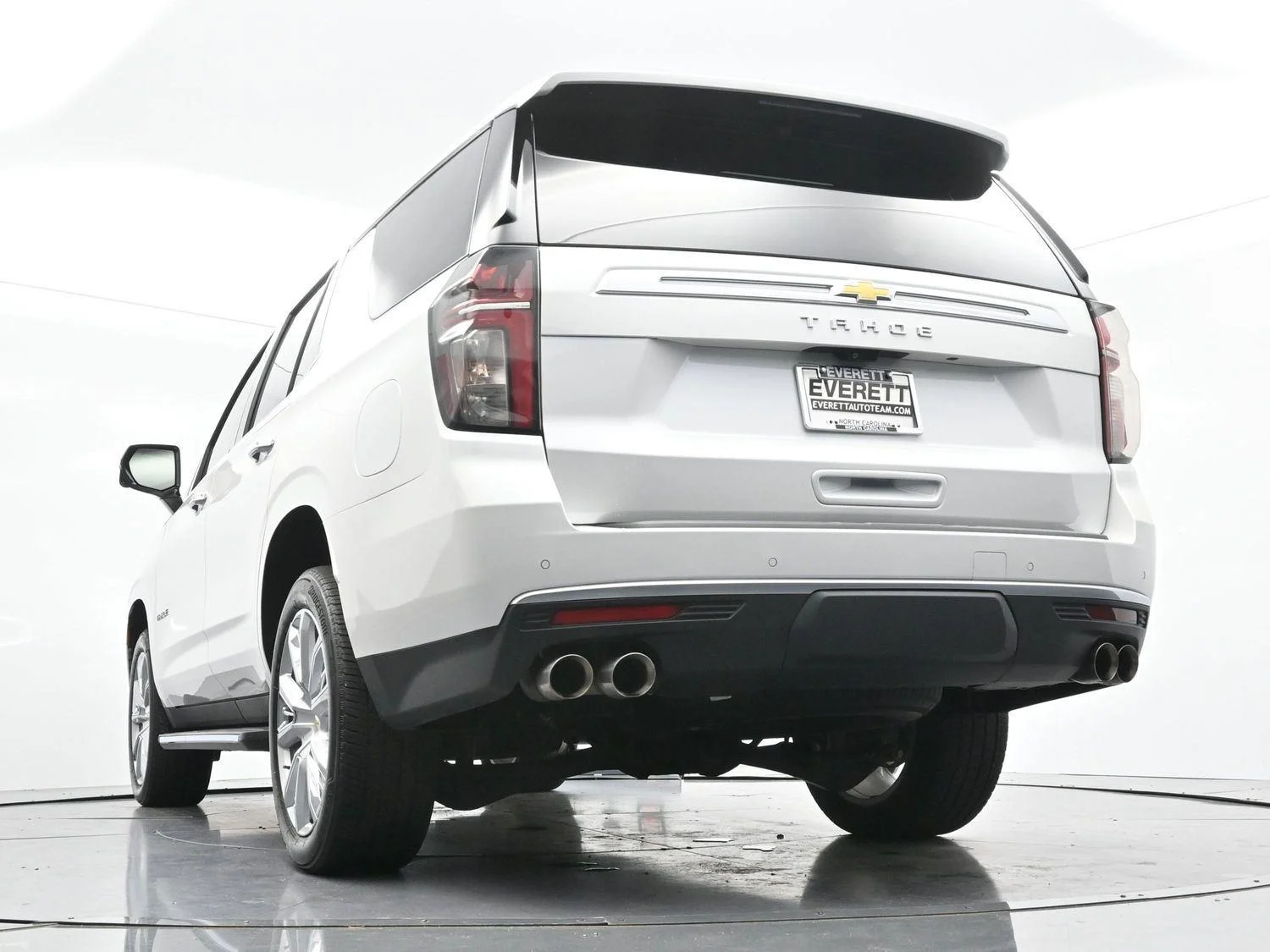 Used 2024 Iridescent Pearl Tricoat Chevrolet High Country image 50