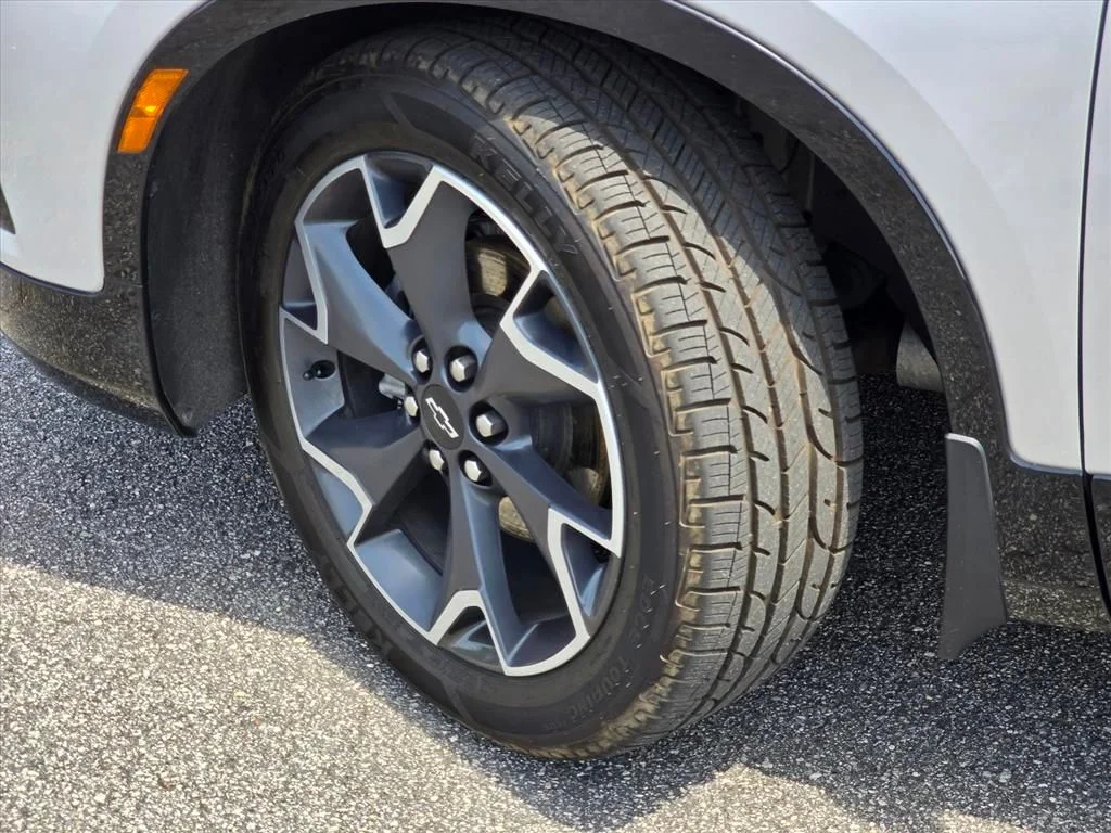 Used 2021 Silver Chevrolet RS image 27