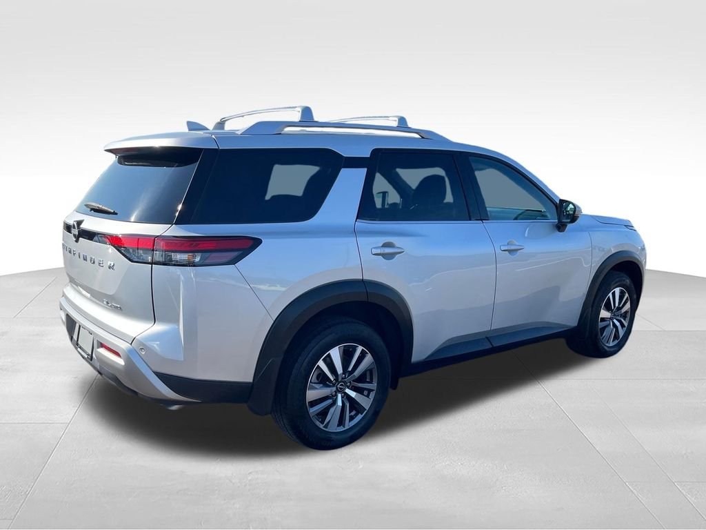 Used 2024 Silver Nissan SL image 5