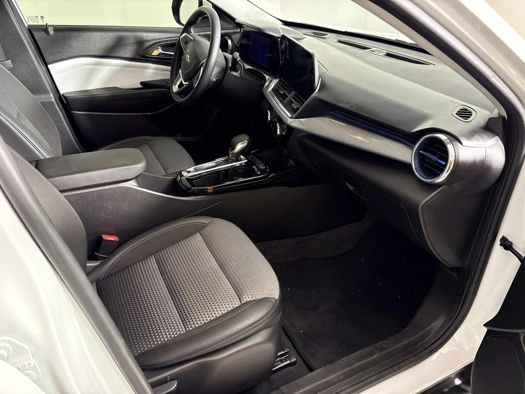 Used 2025 White Chevrolet LT image 20