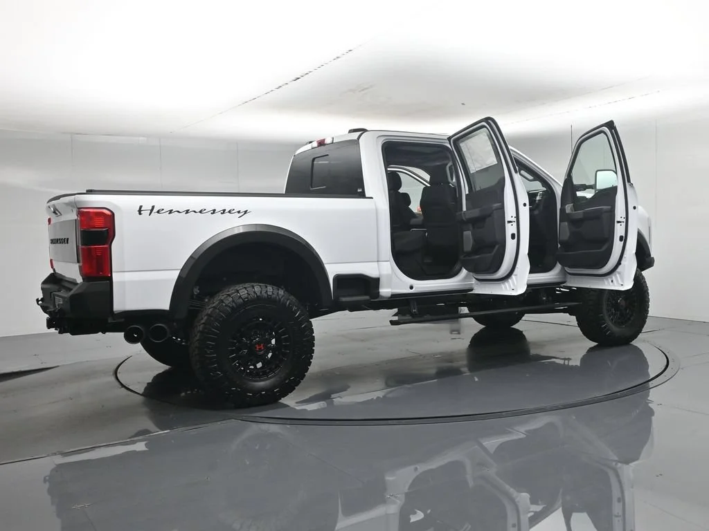 New 2026 Oxford White Ford Lariat image 4