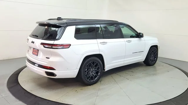 Used 2025 White Jeep Summit image 10