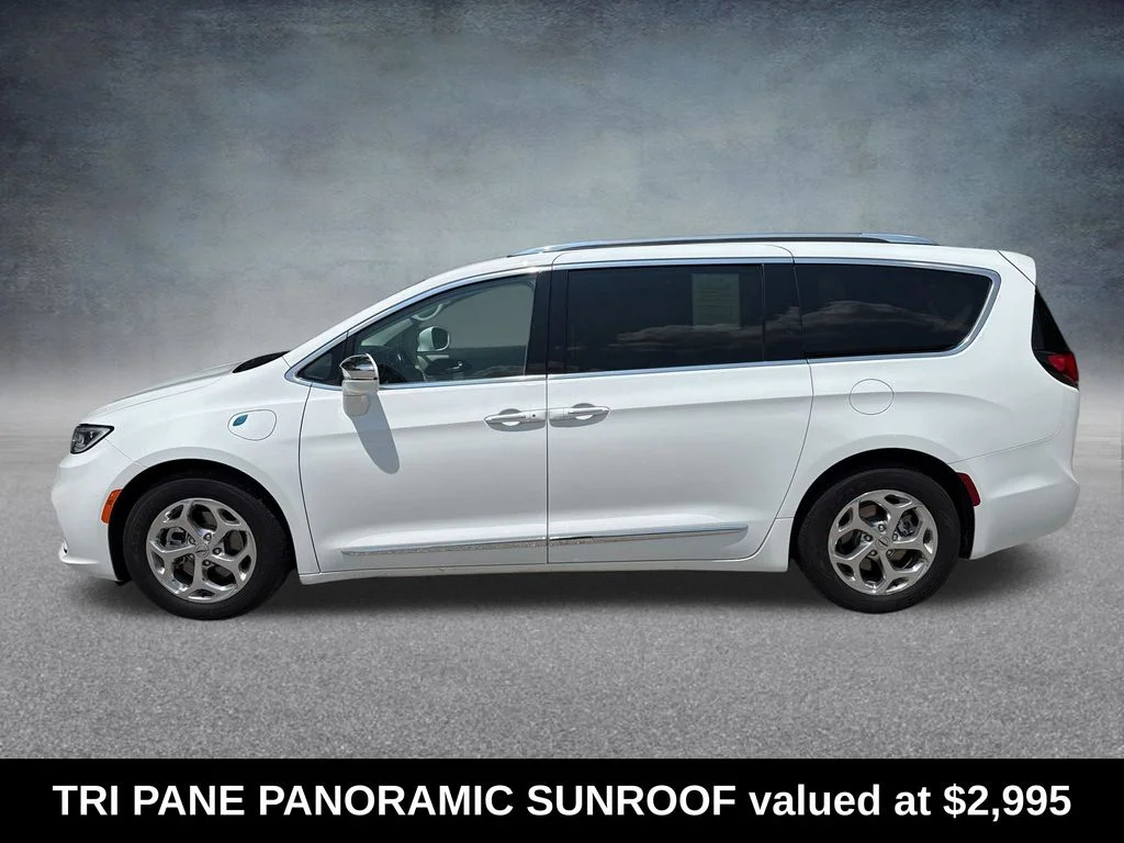 Used 2021 White Chrysler Limited image 2
