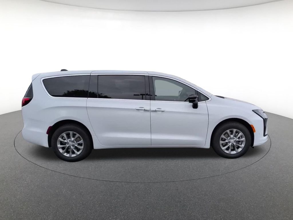 New 2027 Bright White Clearcoat Chrysler Select image 5
