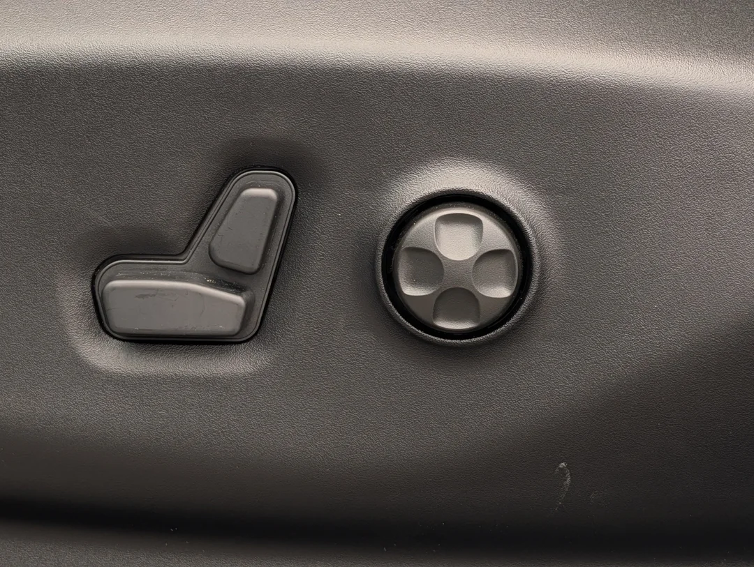 New 2027 White Chrysler Select - - AWD - 3.6L Pentastar V6 - Adaptive Cruise Control - Blind Spot Monitor & More! image 14