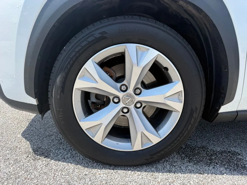 Used 2017 White Lexus 200t image 21