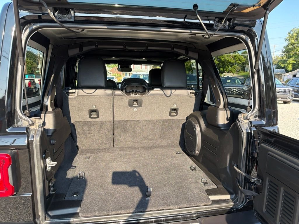 Used 2024 Black Jeep Sahara image 8