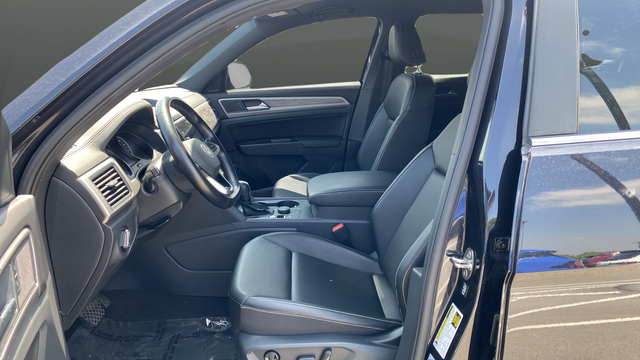 Used 2020 Black Volkswagen 2.0T SE w/Technology image 9