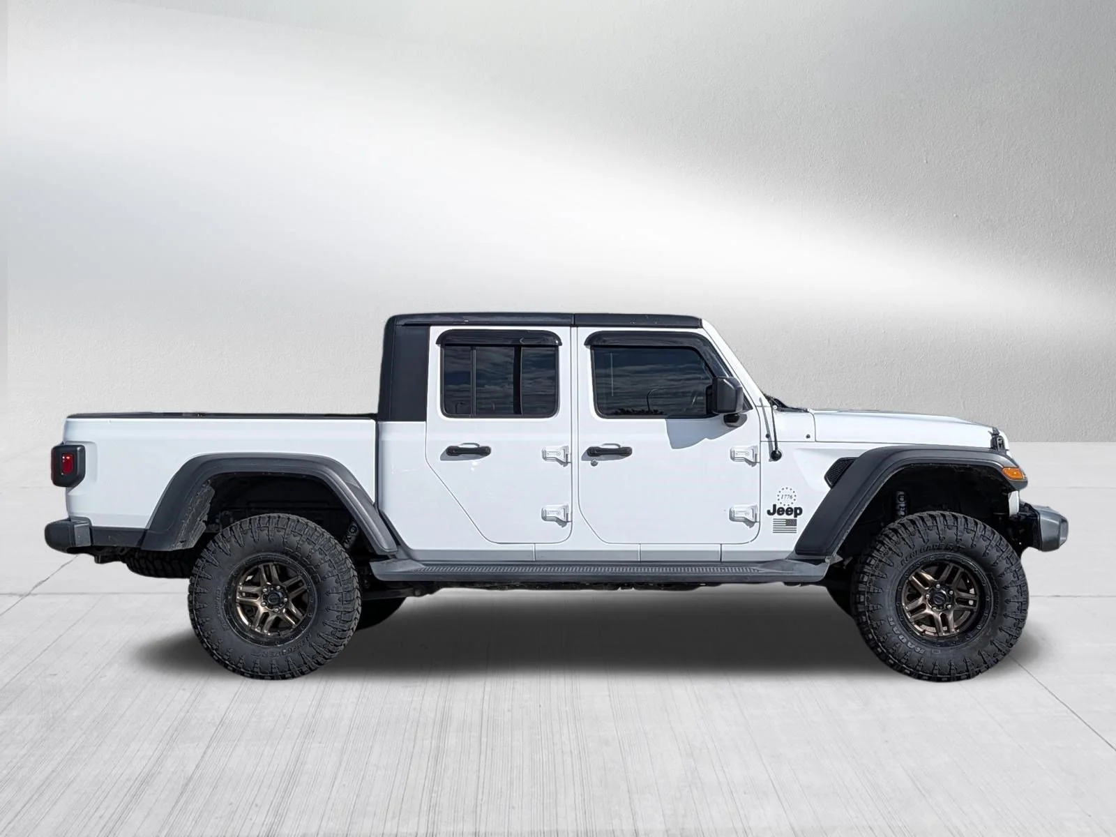 Used 2020 Bright White Clearcoat Jeep Sport S image 8