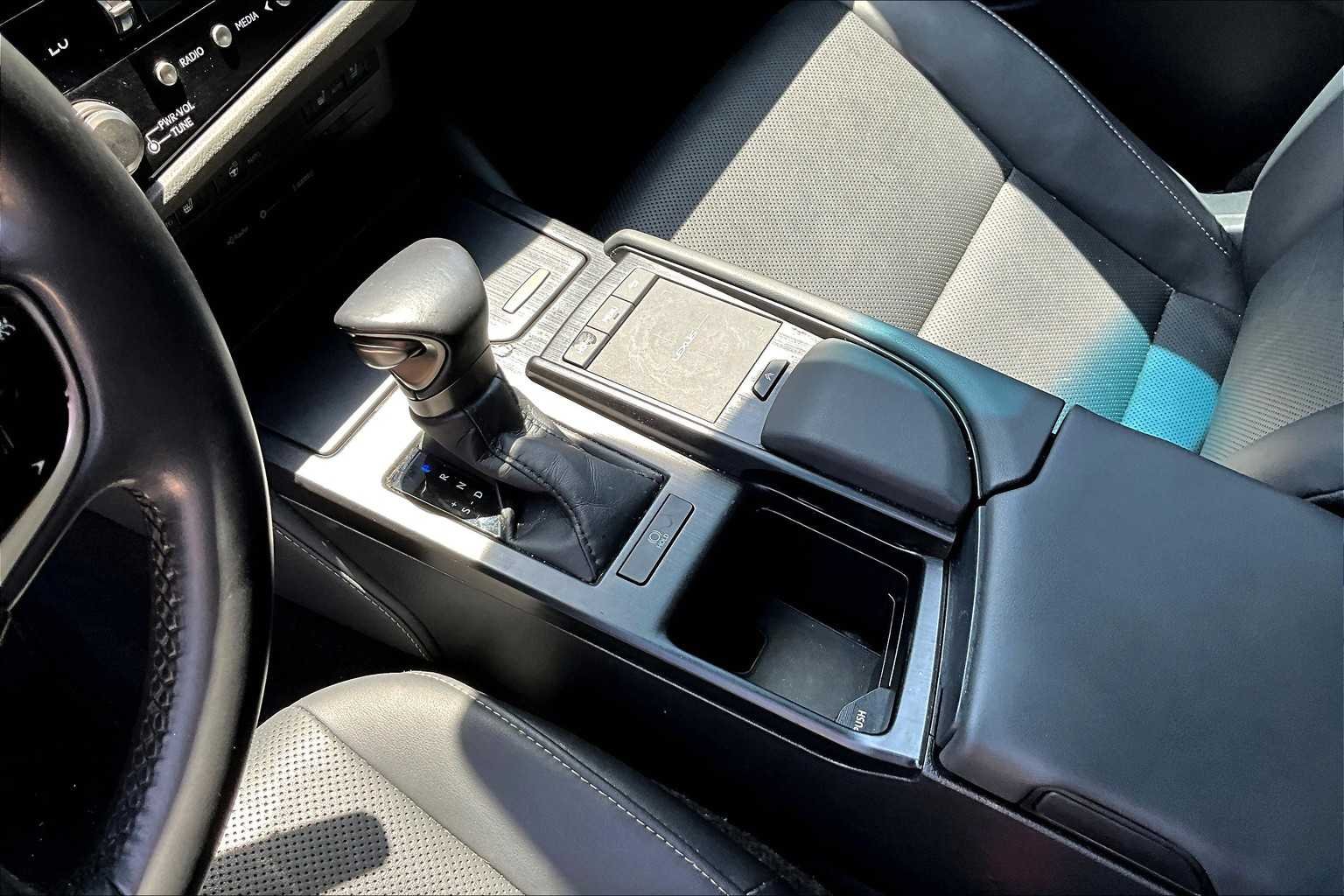 Used 2022 Eminent White Pearl Lexus  image 17