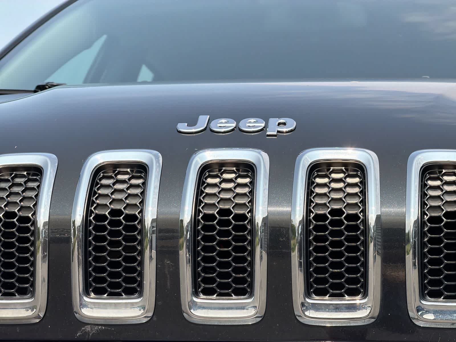 Used 2016 Brilliant Black Crystal Pearlcoat Jeep Sport image 12