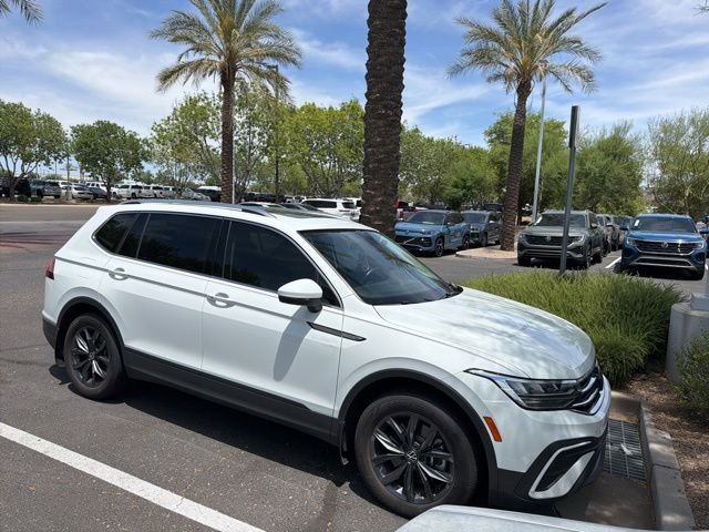 Used 2022 Pure White Volkswagen SE image 3