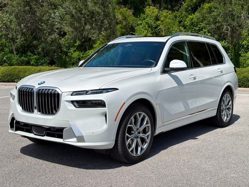 2025 BMW X7 xDrive40i's photo
