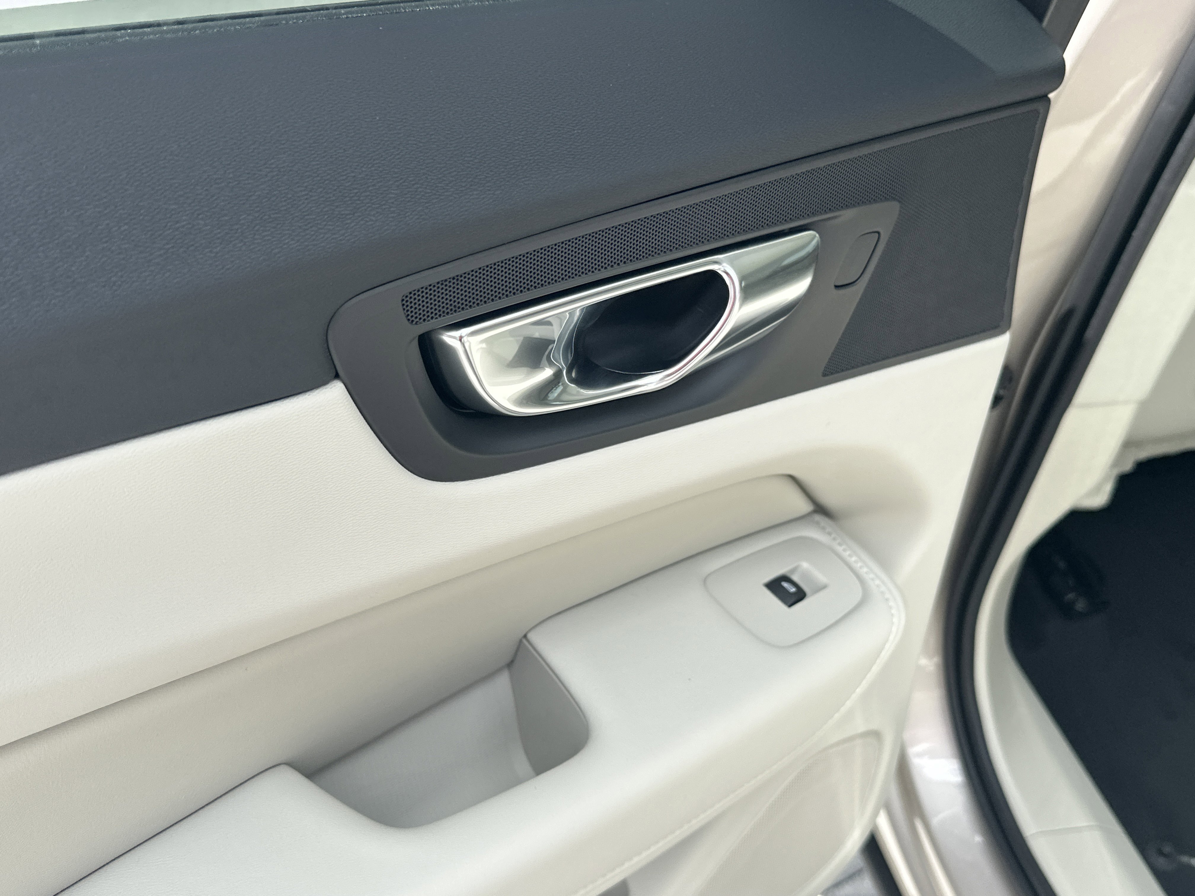 New 2026  Volvo Ultra image 13