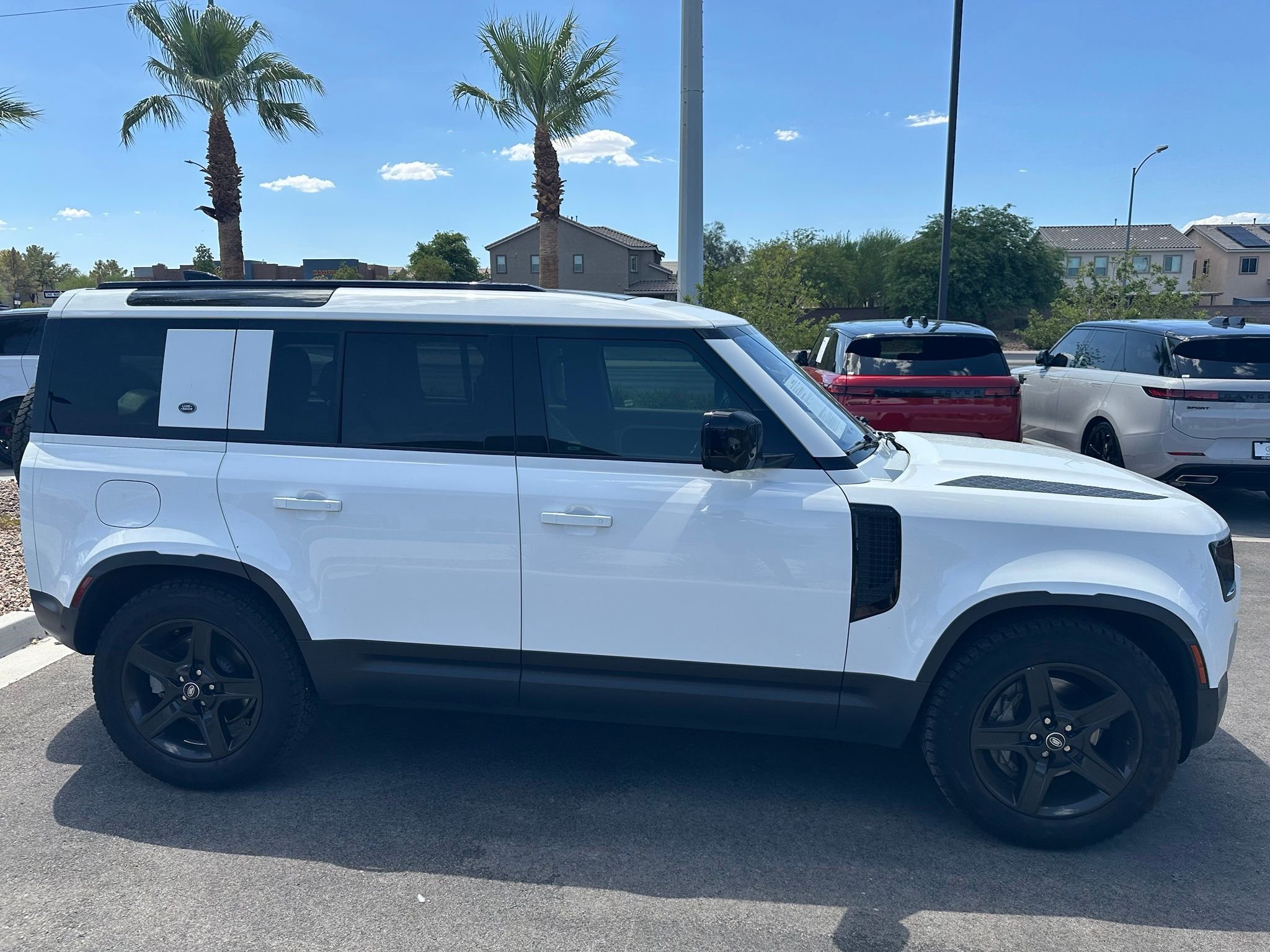 Used 2021 Fuji White Land Rover SE image 3