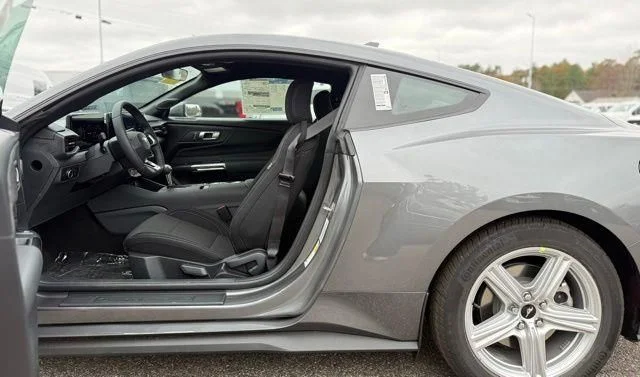 2026 Ford Mustang EcoBoost Fastback - Photo 10