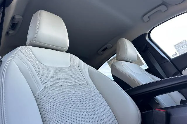 New 2026 Star White Metallic Tri-coat Ford Premium image 38