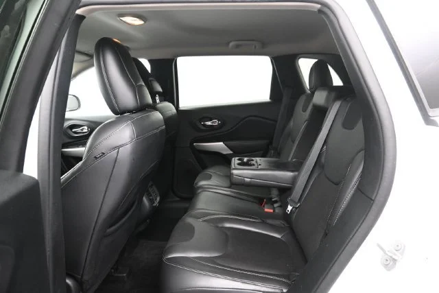 Used 2018 Bright White Clearcoat Jeep Latitude Plus image 22