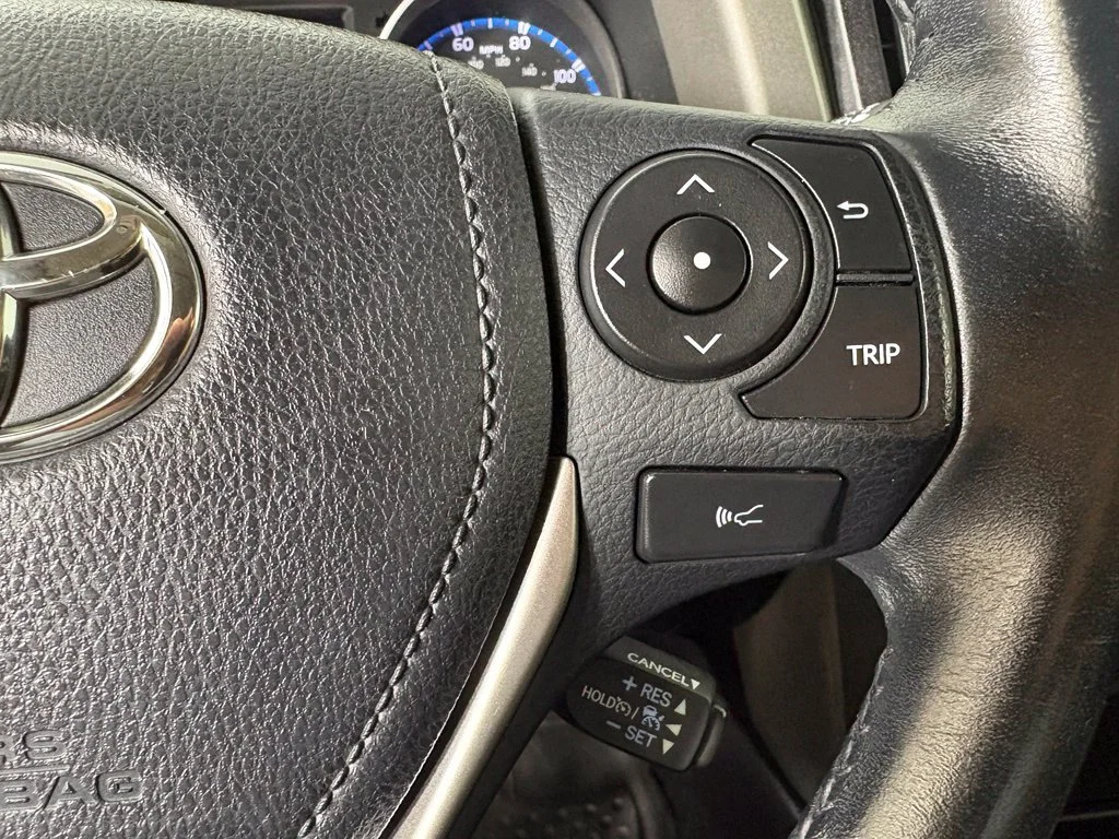 Used 2018 Black Toyota XLE image 25