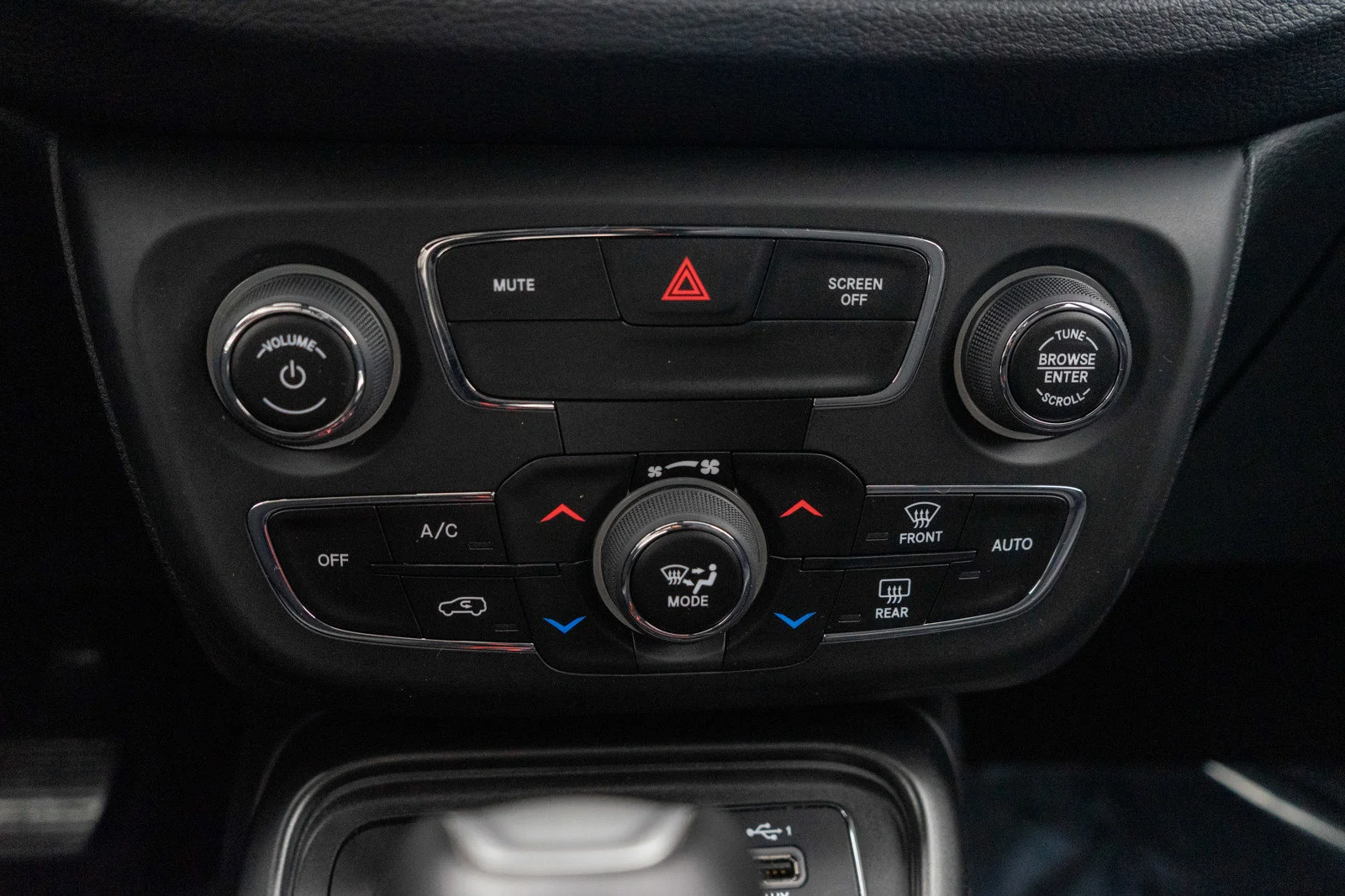 Used 2019 Diamond Black Crystal Pearlcoat Jeep Trailhawk image 19