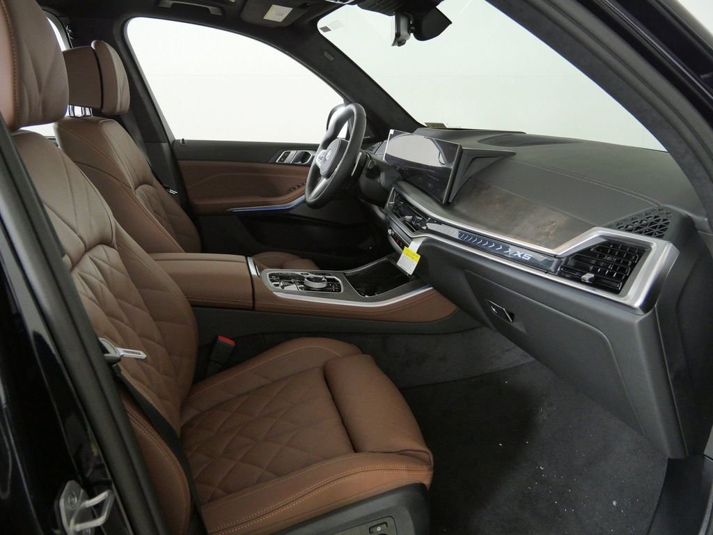 New 2026 Carbon Black Metallic BMW xDrive50e image 20