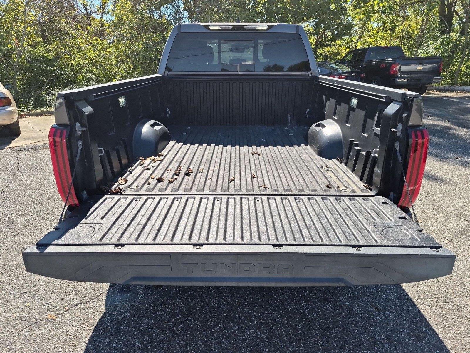 Used 2022  Toyota SR5 image 33