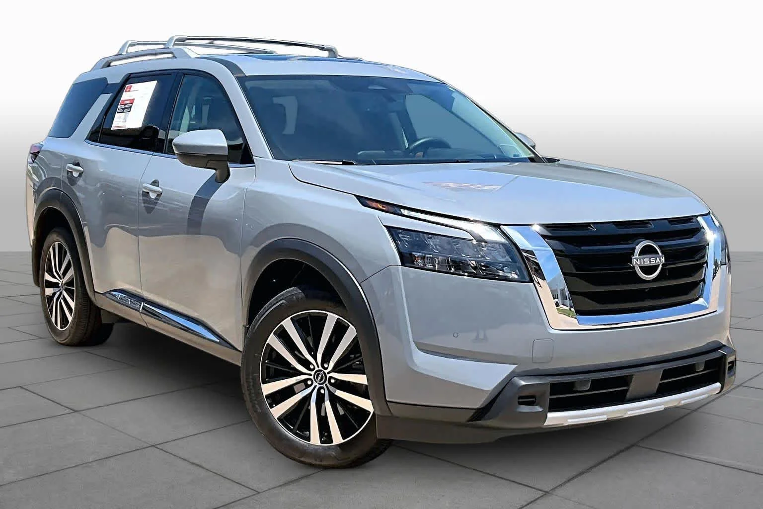 Used 2025 Boulder Gray Pearl Nissan Platinum image 3