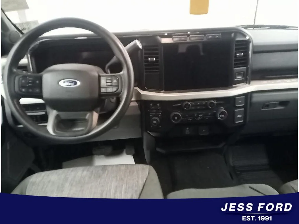 Used 2023 Oxford White Ford XLT image 6