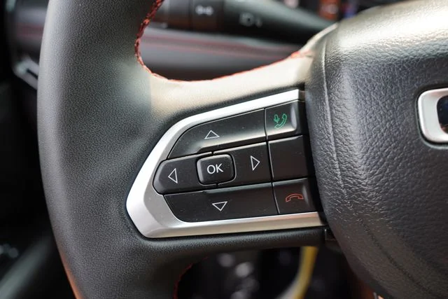 Used 2023 Silver Jeep Trailhawk image 32