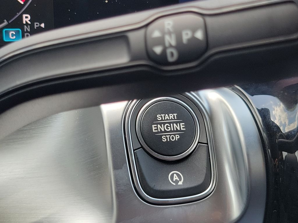 New 2026 Polar White Mercedes-Benz GLB 250 image 32
