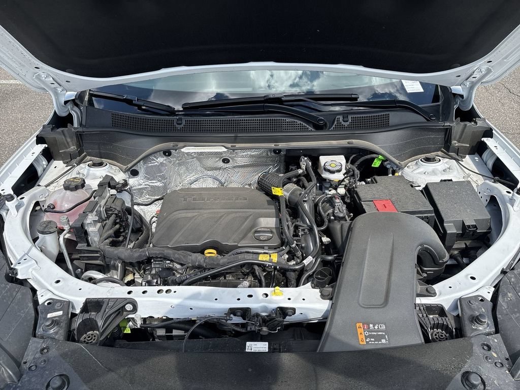 New 2026 Summit White Chevrolet ACTIV image 31