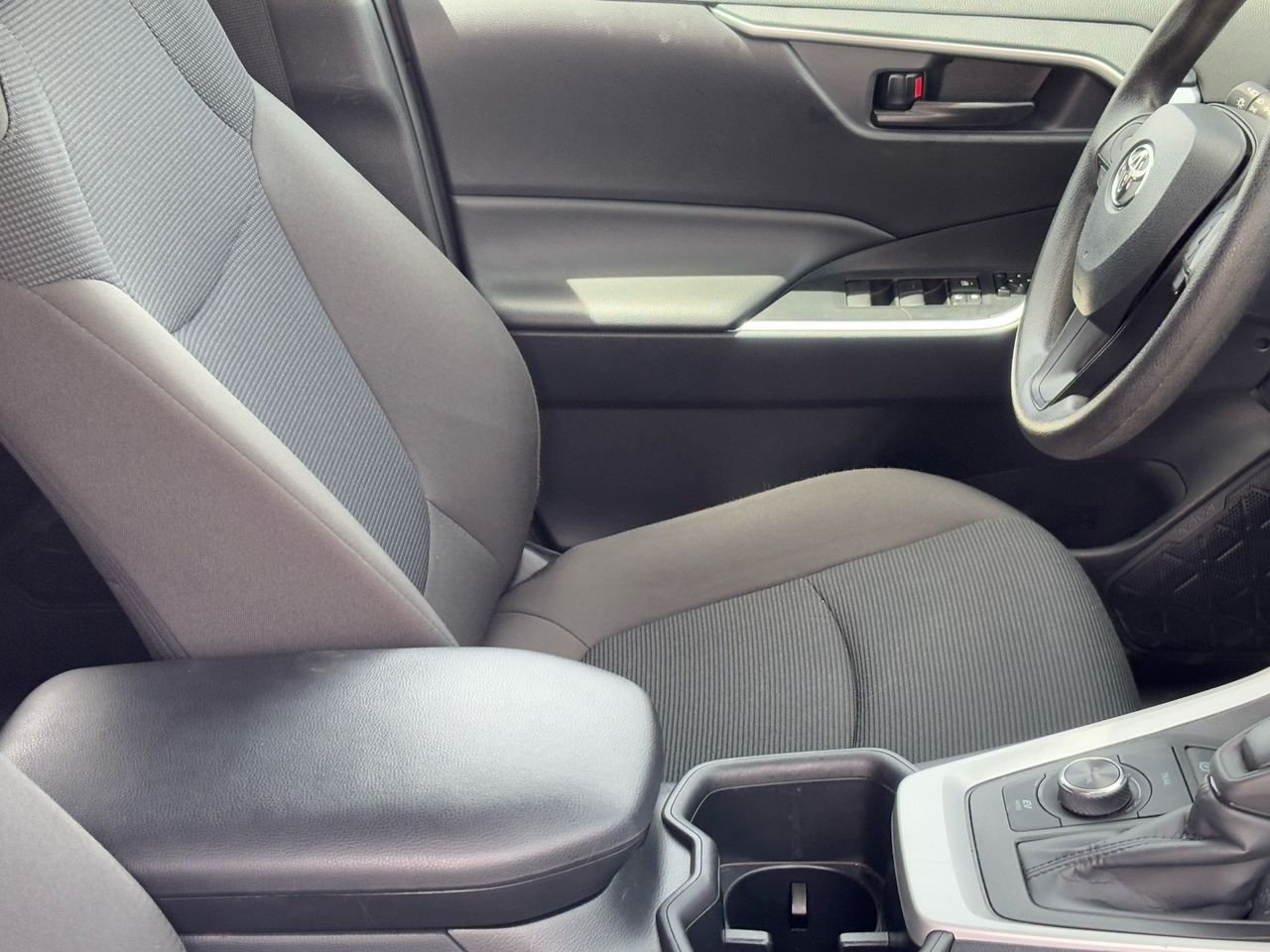 2025 Toyota RAV4 LE - Photo 10