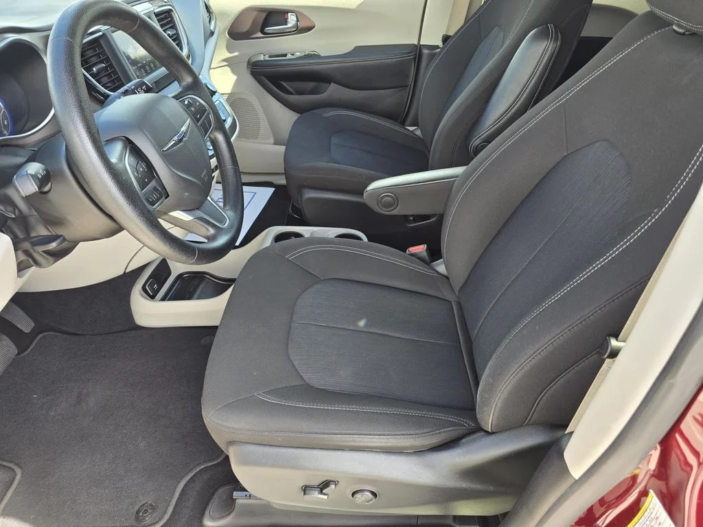 Used 2021 Velvet Red Pearlcoat Chrysler LX image 9