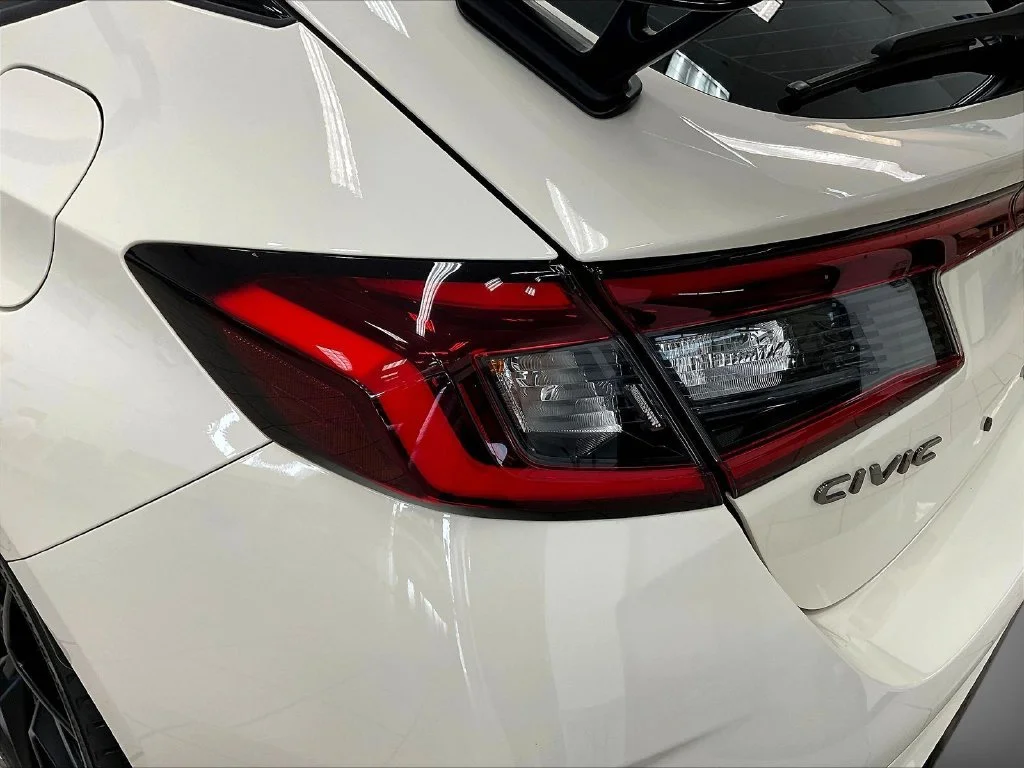 Used 2025 Championship White Honda  image 24