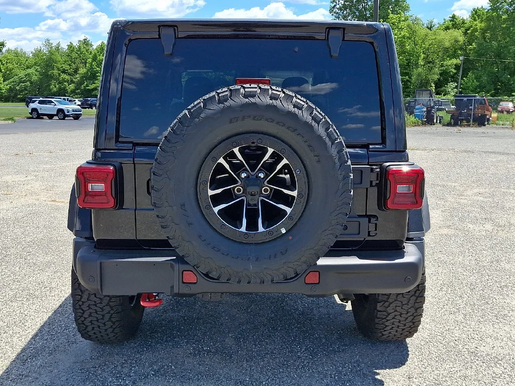 New 2026 Black Clear-Coat Exterior Paint Jeep Rubicon X image 7