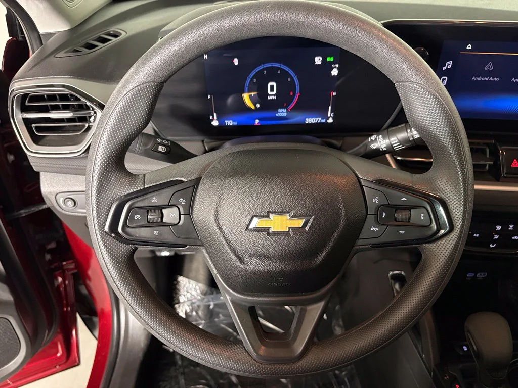 Used 2025 Crimson Metallic Chevrolet LT image 21