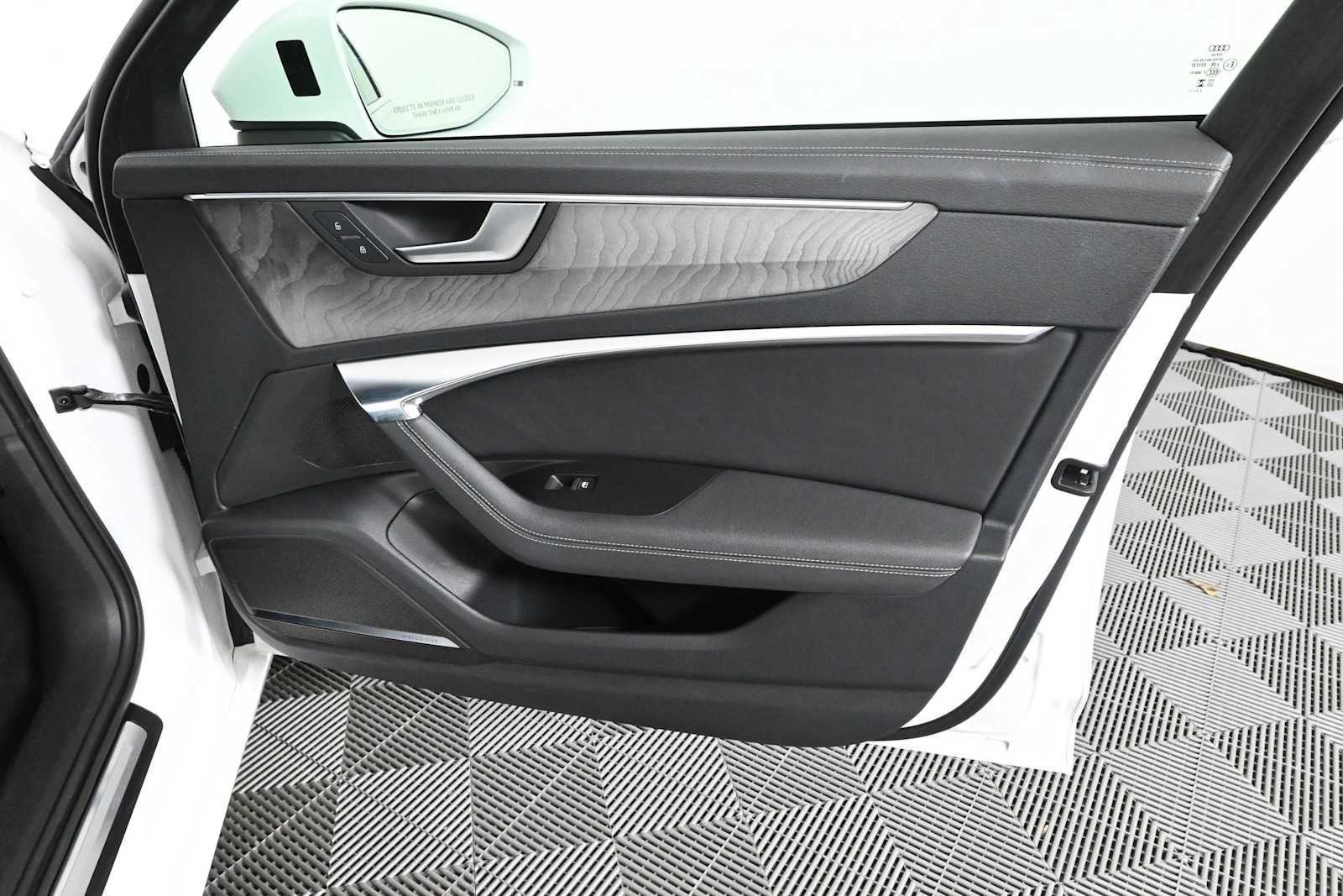Used 2024  AUDI  image 11