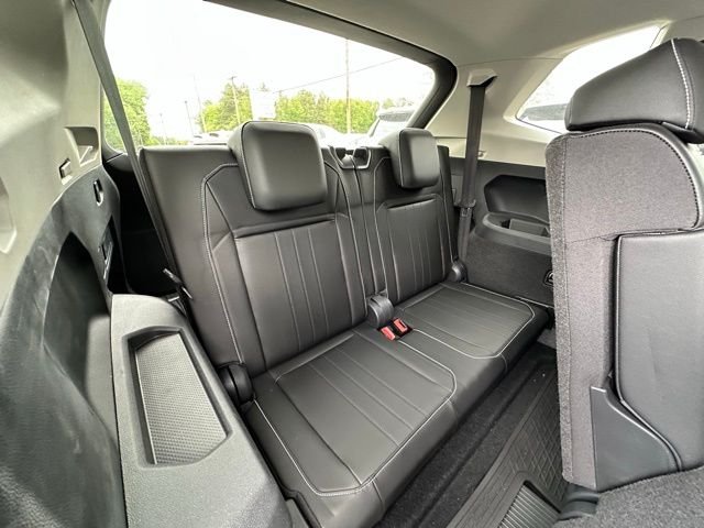 Used 2023 Gray Volkswagen 2.0T SE image 33