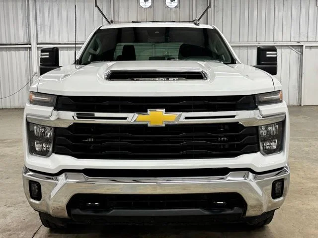 Used 2025 White Chevrolet LT image 2