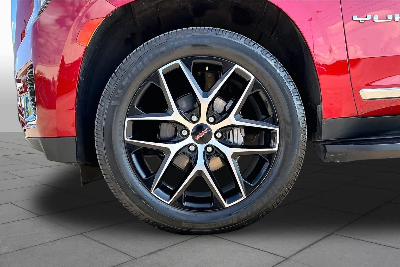 Used 2022 Cayenne Red Tintcoat GMC SLT image 11