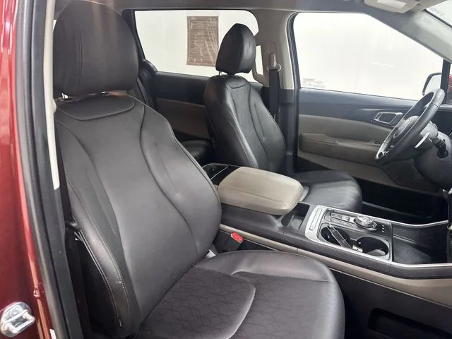 Used 2025 Red Kia LXS image 27