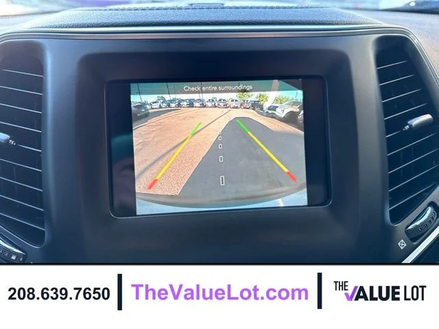 Used 2019 Silver Jeep Latitude Plus image 16